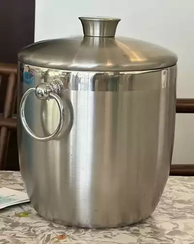Urn
